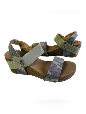 Boutique By Corkys Camo Bandit Wedge Sandals Size 9
